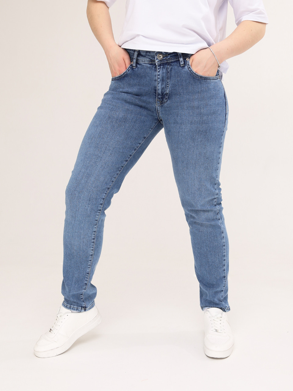 Джинсы женские светло-синие МОМ стрейчевые со средней посадкой  1001-w