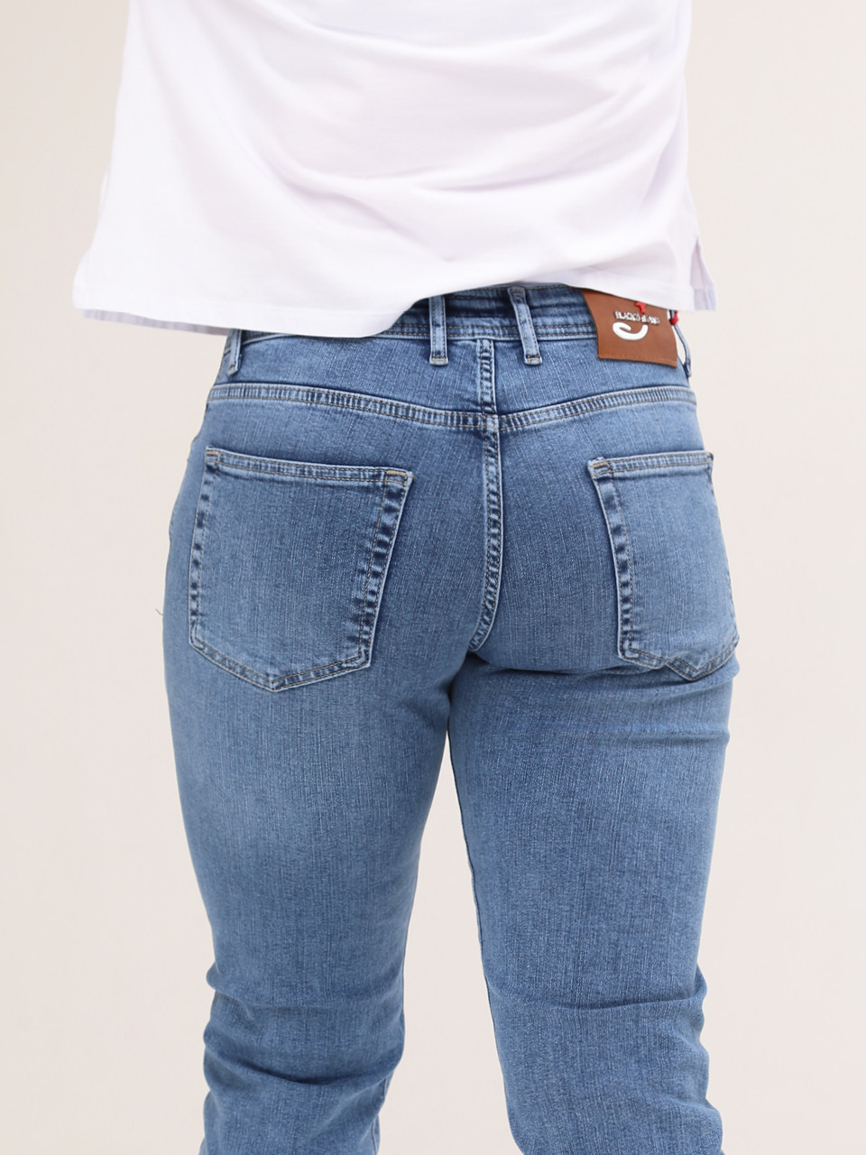 Джинсы женские светло-синие МОМ стрейчевые со средней посадкой  1001-w