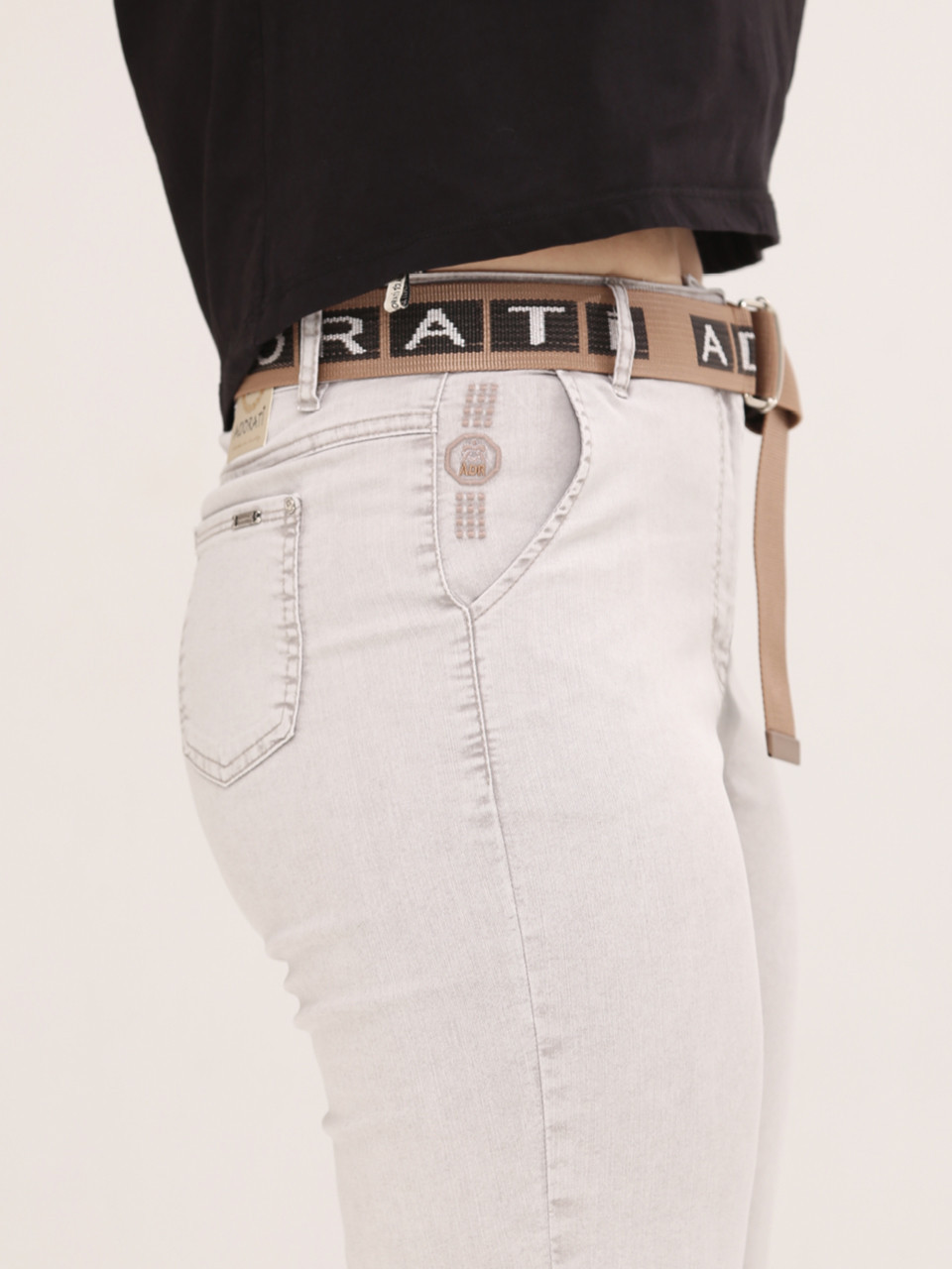 Джинсы женские бежевые МОМ летние  7437