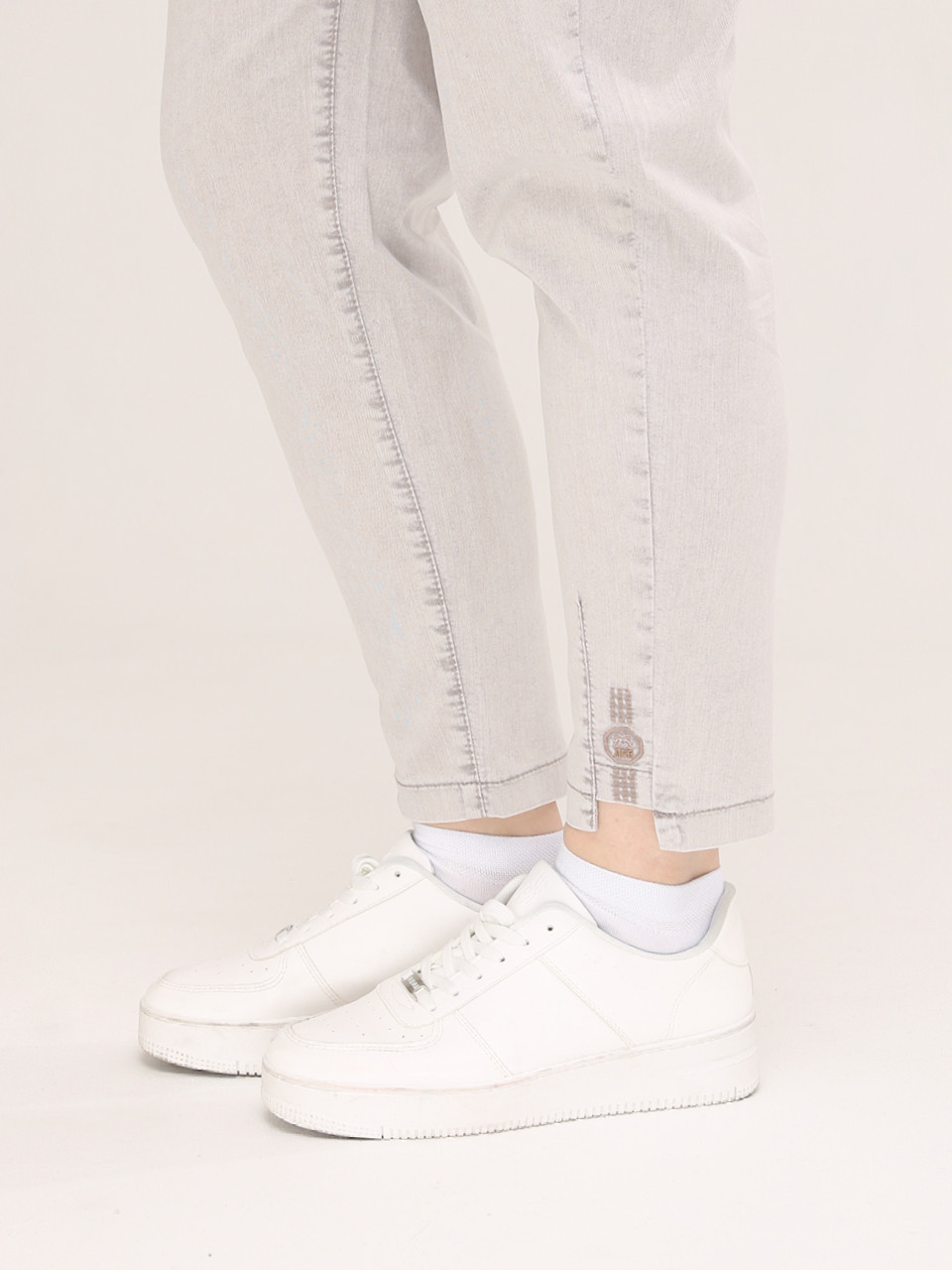 Джинсы женские бежевые МОМ летние  7437