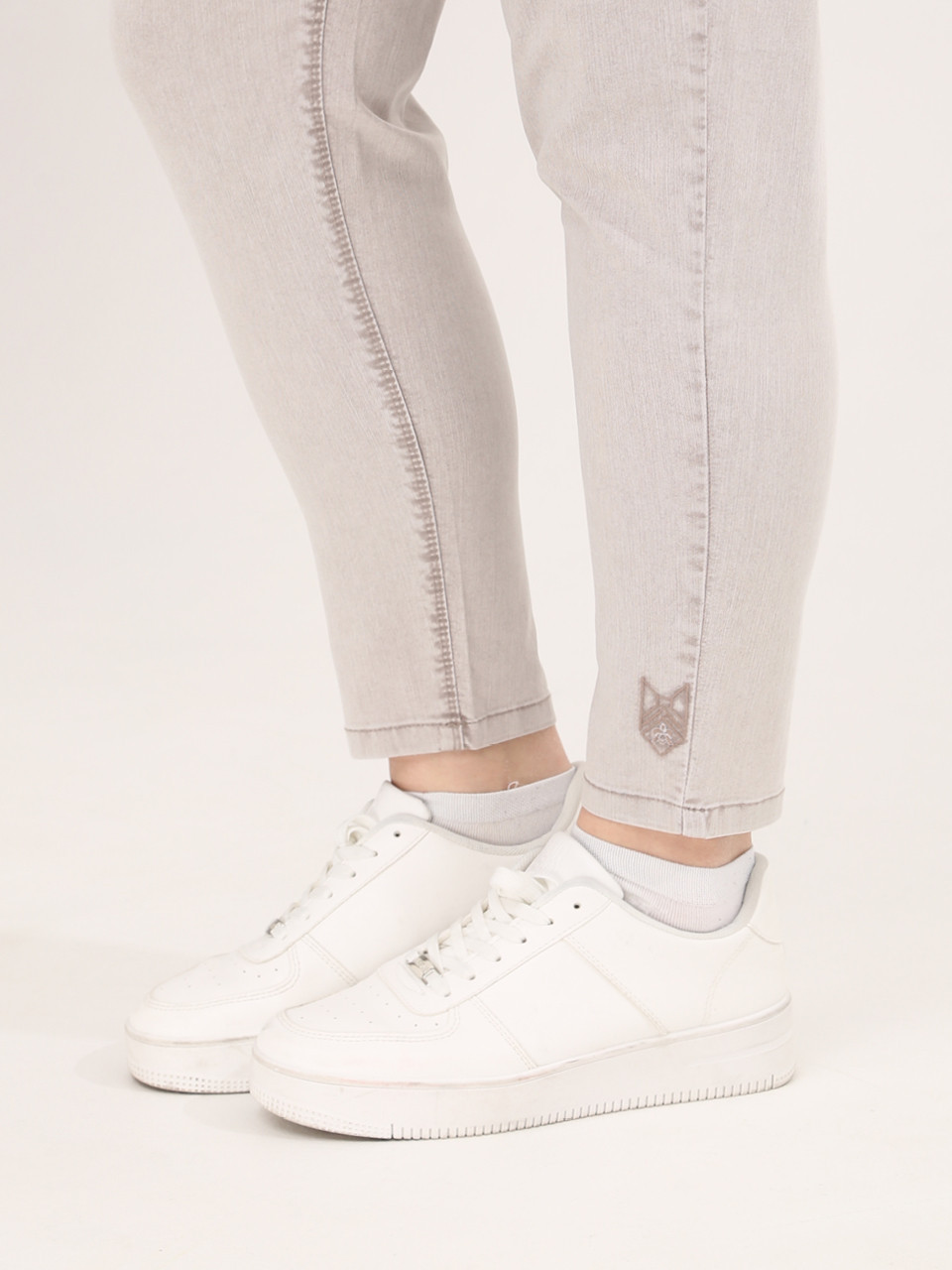 Джинсы женские бежевые МОМ летние с резинкой на поясе  7443