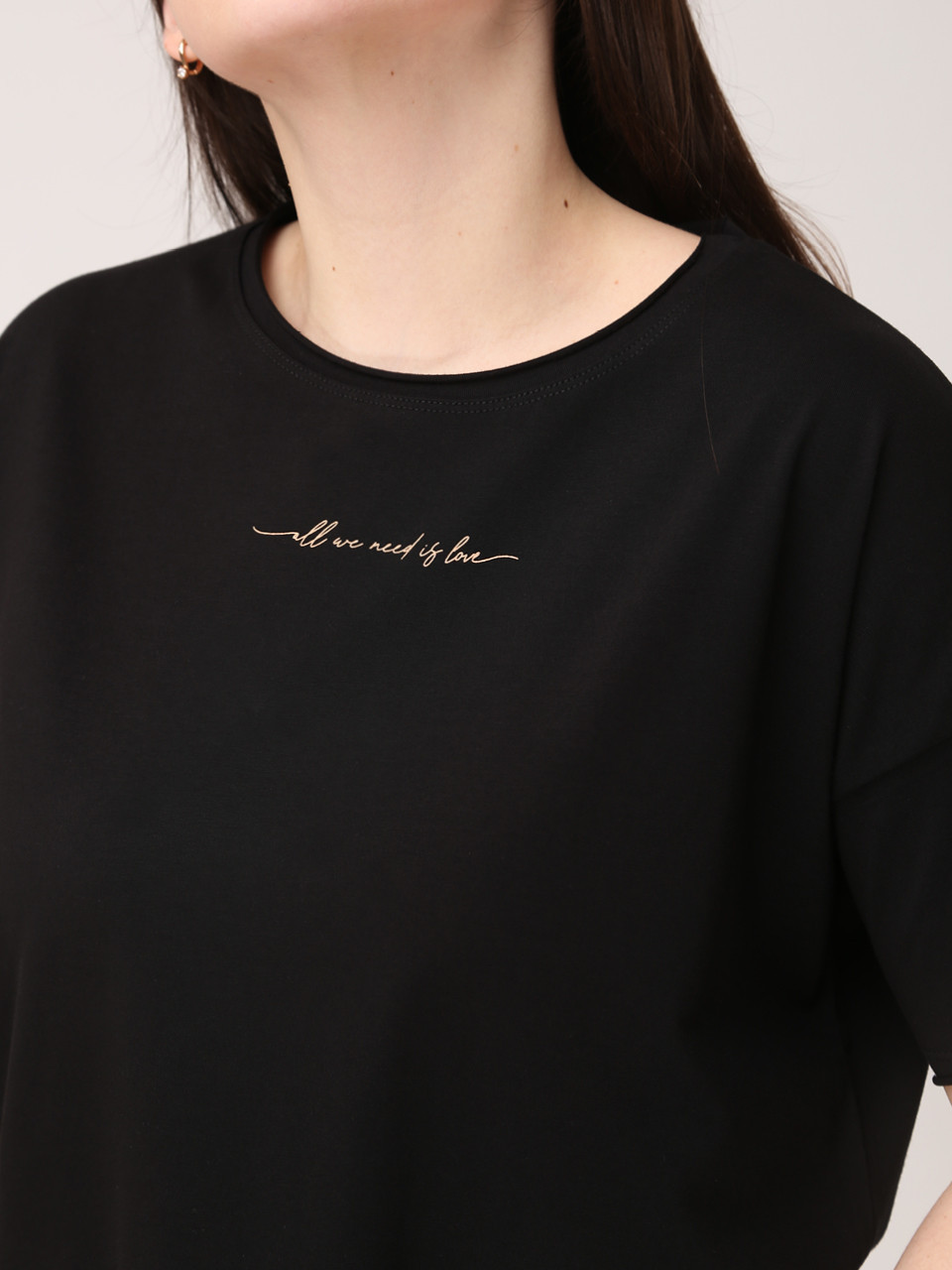 Футболка женская черная широкая с надписью  1835-1