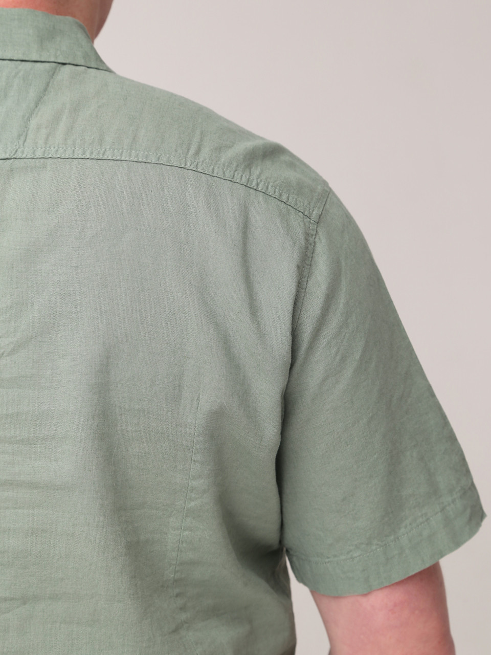 Рубашка мужская зеленая льняная короткий рукав  2403-2