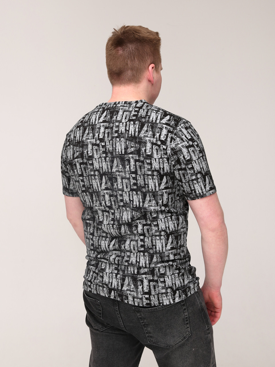 Футболка чоловіча чорна з написами пряма бавовна стрейч 7008-1