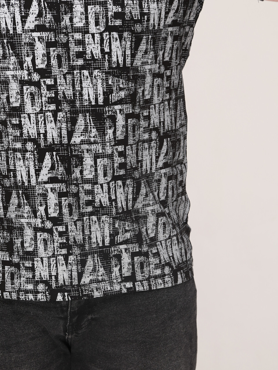 Футболка чоловіча чорна з написами пряма бавовна стрейч 7008-1