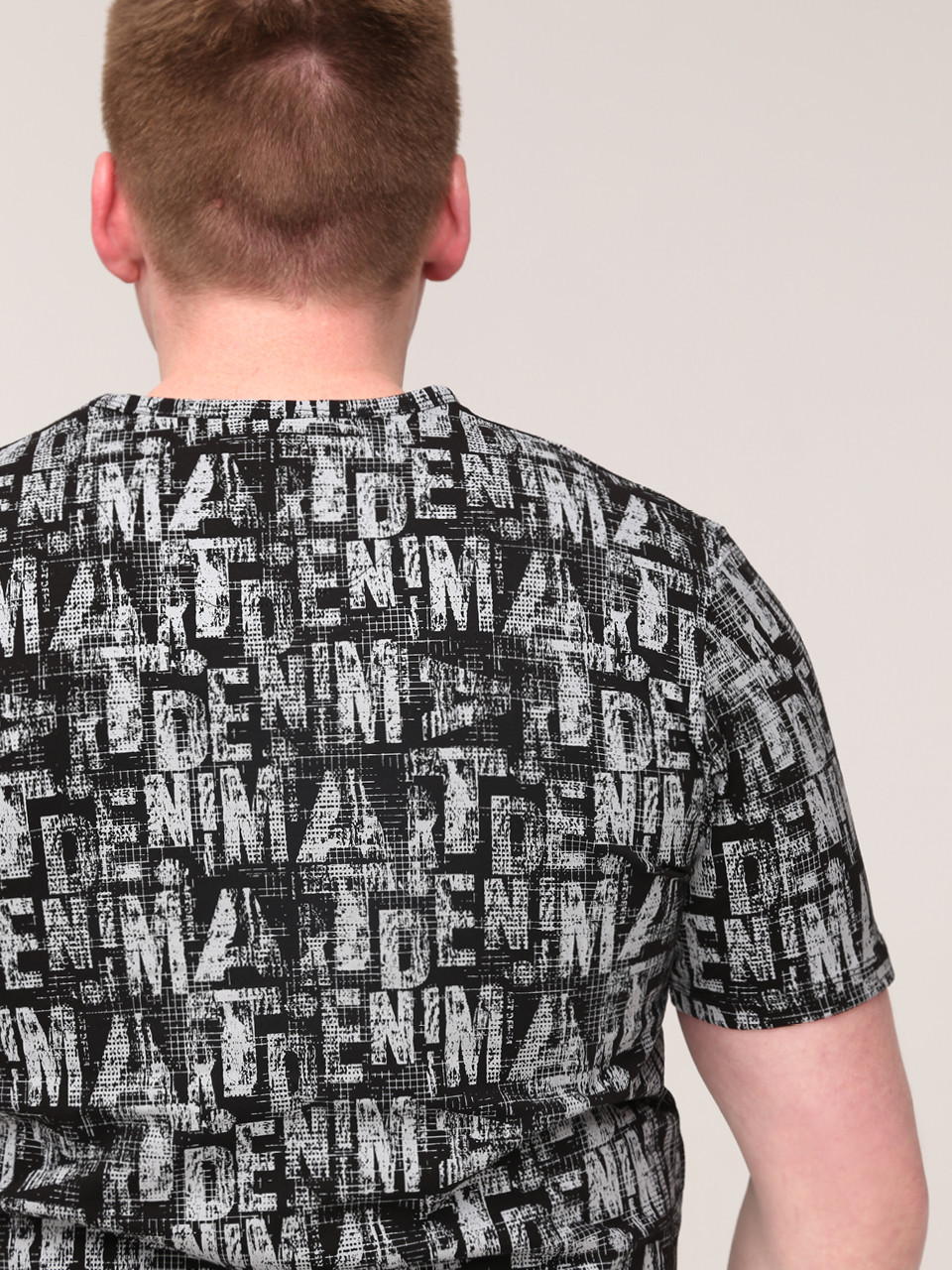 Футболка чоловіча чорна з написами пряма бавовна стрейч 7008-1