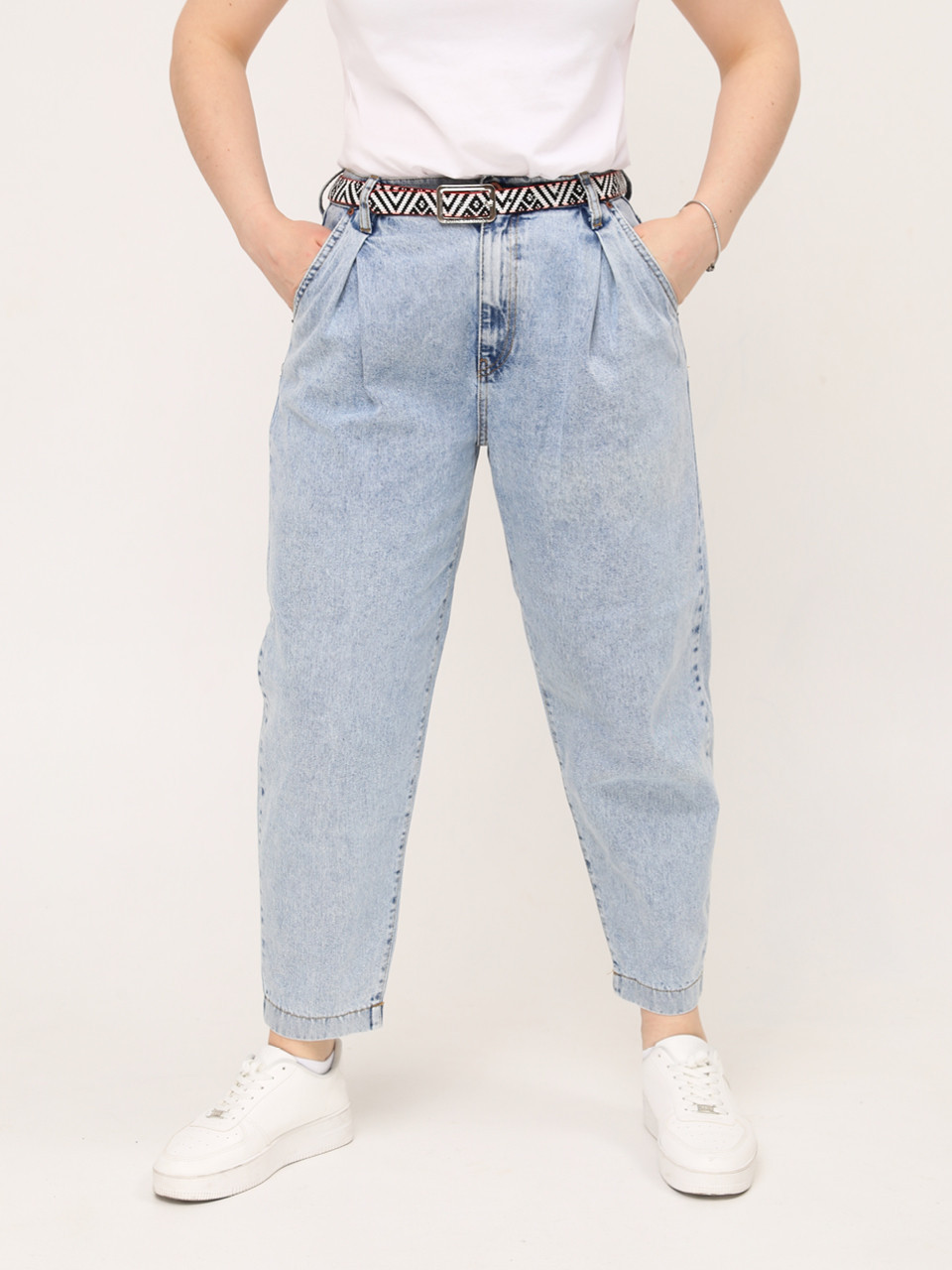 Джинсы бананы женские светло-голубые защипы  2442-755