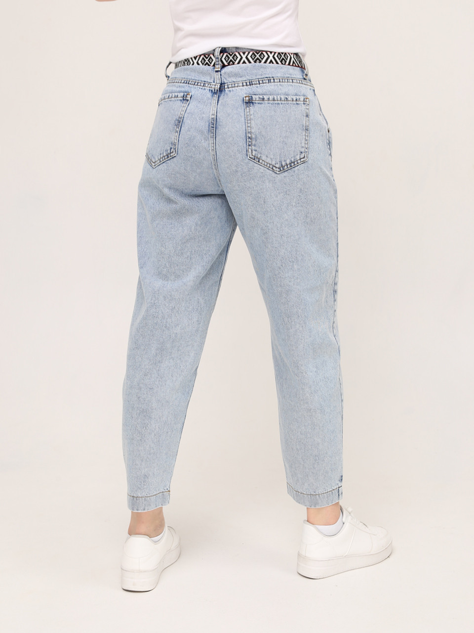 Джинсы бананы женские светло-голубые защипы  2442-755