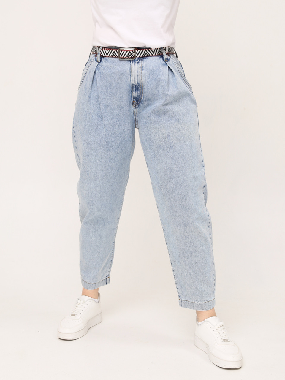 Джинсы бананы женские светло-голубые защипы  2442-755