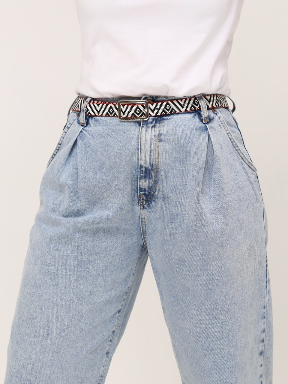 Джинсы бананы женские светло-голубые защипы  2442-755