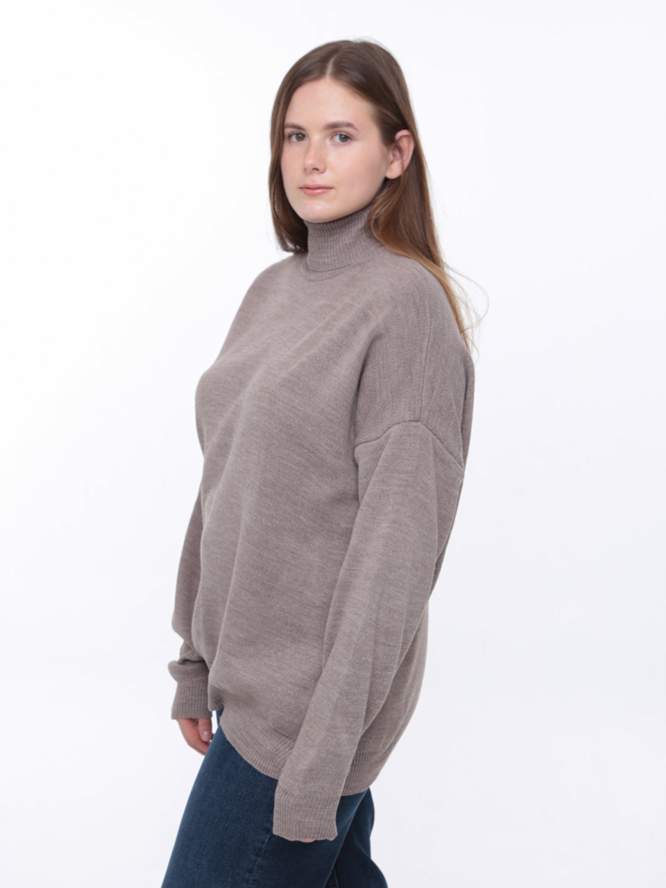 Светр жіночий коричневий подовжений з горлом 214469-1