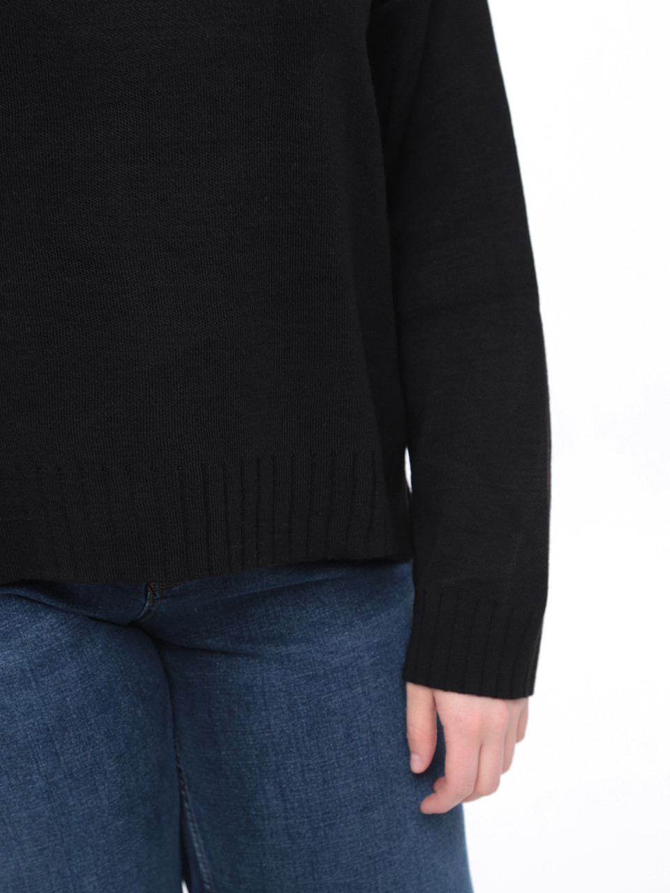 Светр жіночий чорний вільний з коміром 10866-3