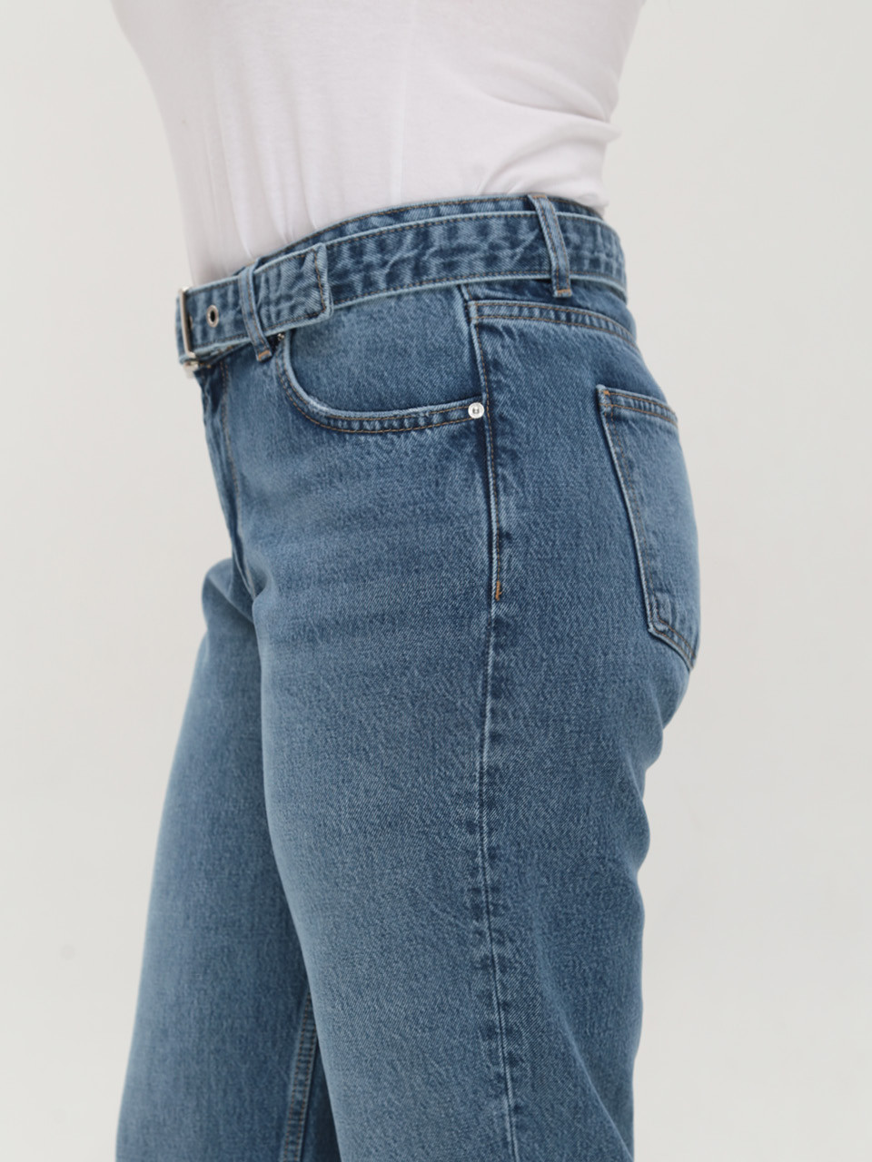 Джинсы женские светло-синие широкие со средней посадкой 3207-020