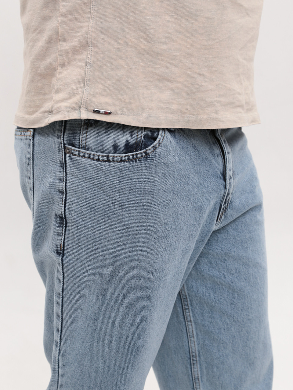 Джинси чоловічі блакитні з варінням МОМ з високою посадкою 2030-551