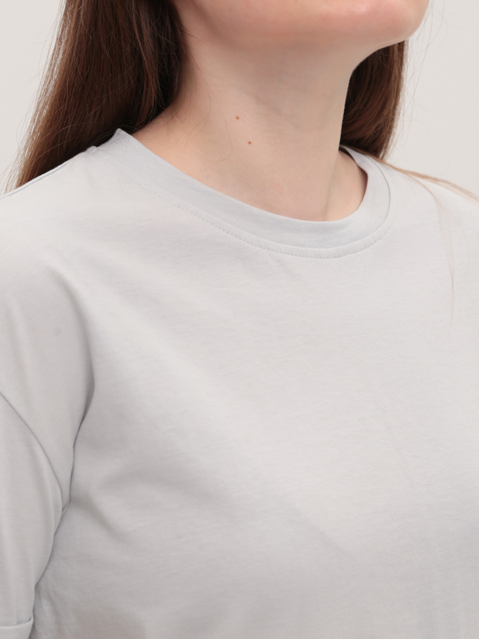 Футболка женская светло-серая прямая укороченная W-30-3