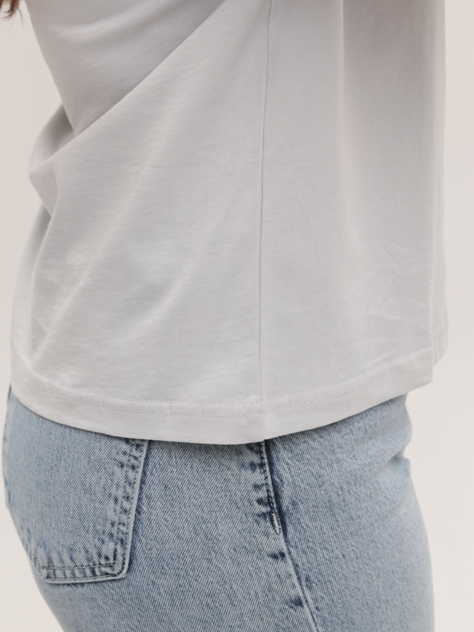 Футболка женская светло-серая прямая укороченная W-30-3