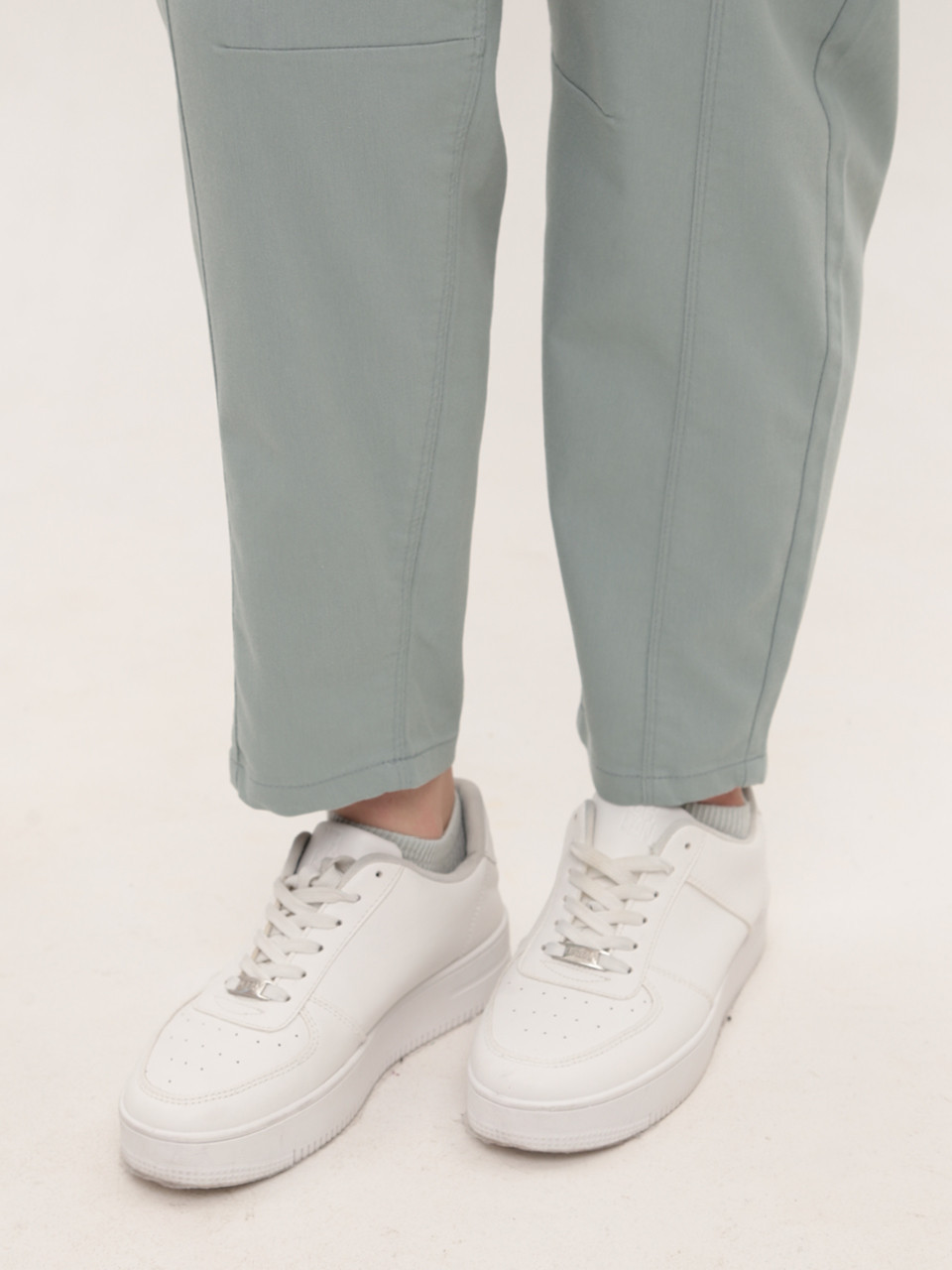 Штани жіночі оливкові банани тонкі з резинкою на поясі 1602-3