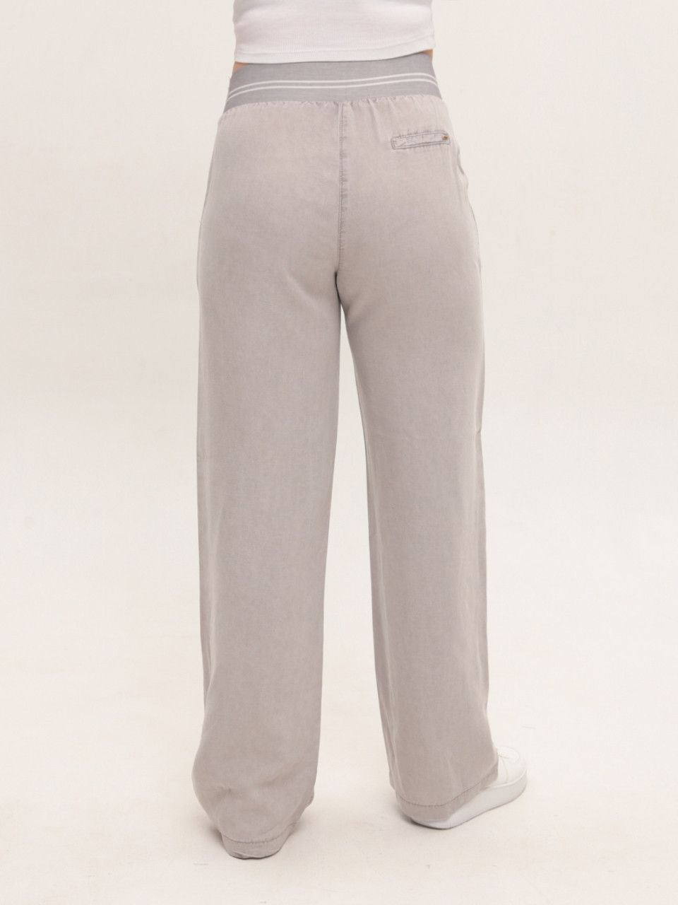 Штани жіночі світло-бежеві тонкі широкі з гумкою на пояс 7739-1