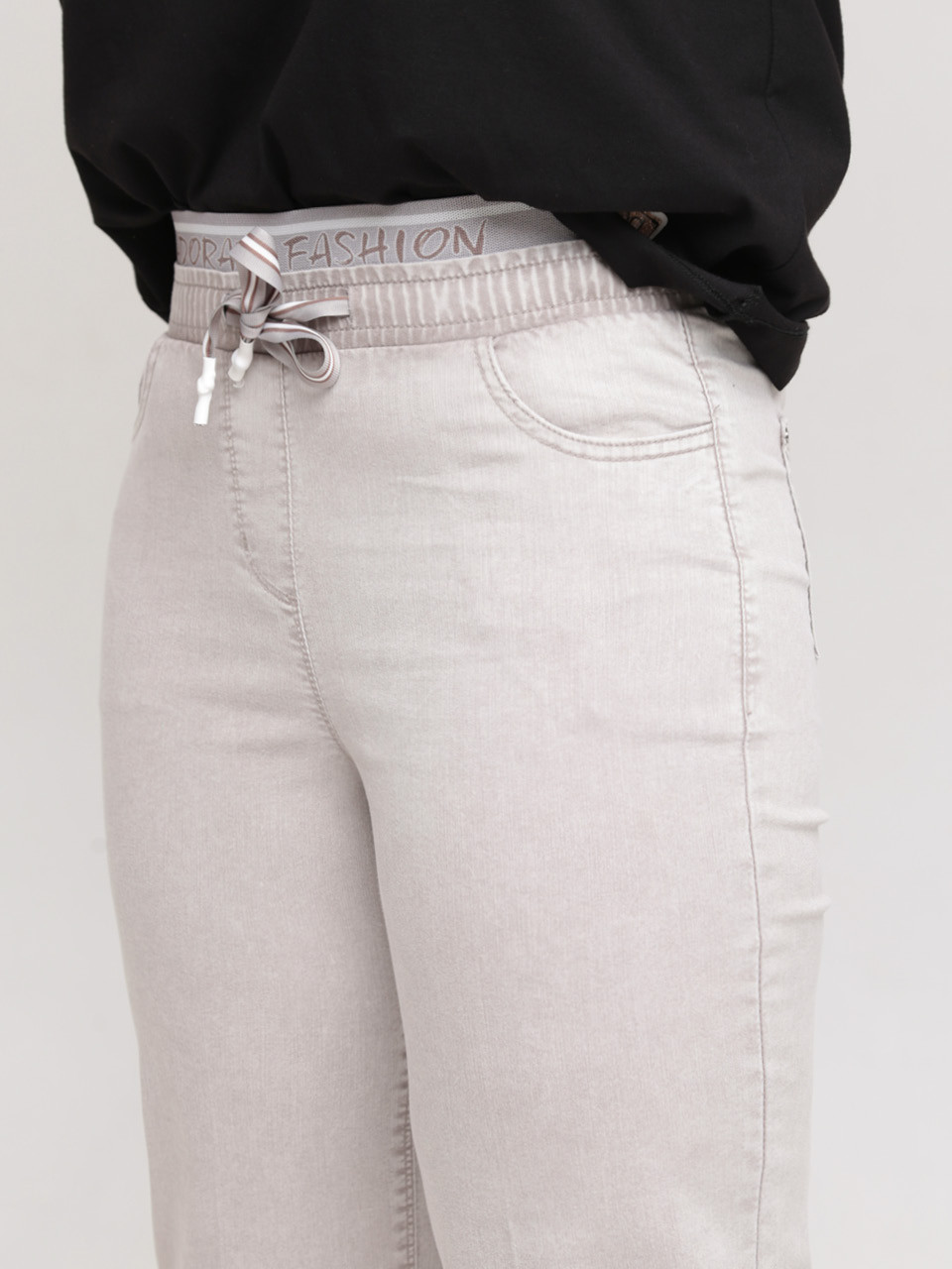 Джинсы женские прямые светло-бежевые тонкие на резинке 7439-1