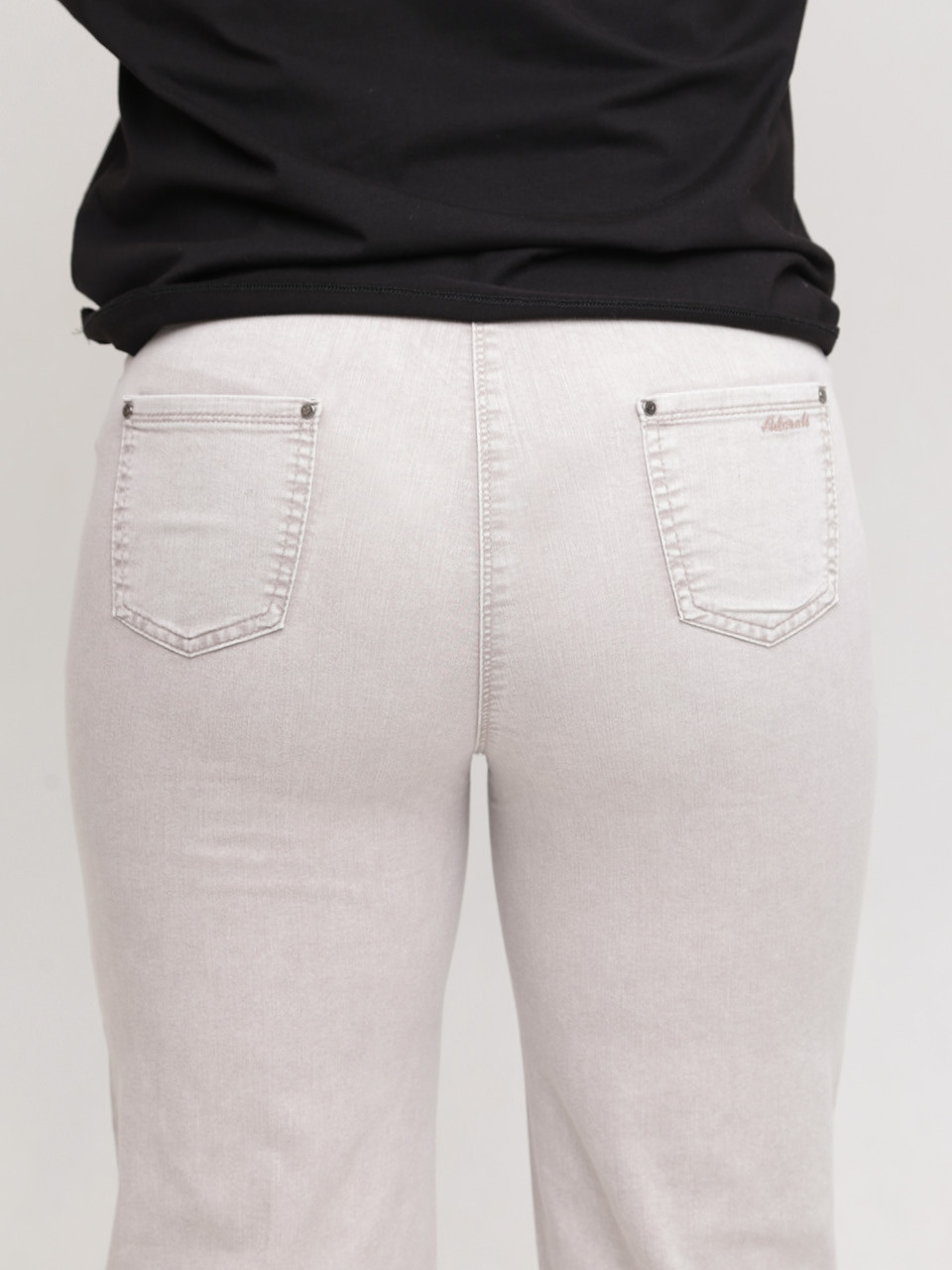 Джинсы женские прямые светло-бежевые тонкие на резинке 7439-1