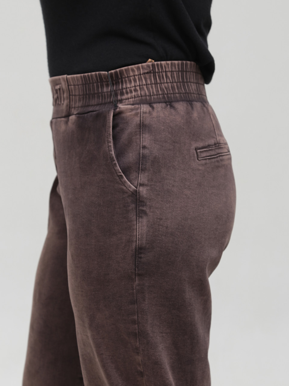 Джинсы женские коричневые бананы с резинкой на поясе 7829-5