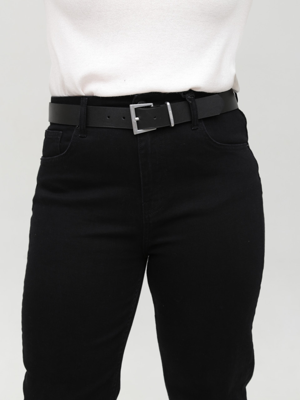 Джинси жіночі чорні прямі МОМ 1622-1-B