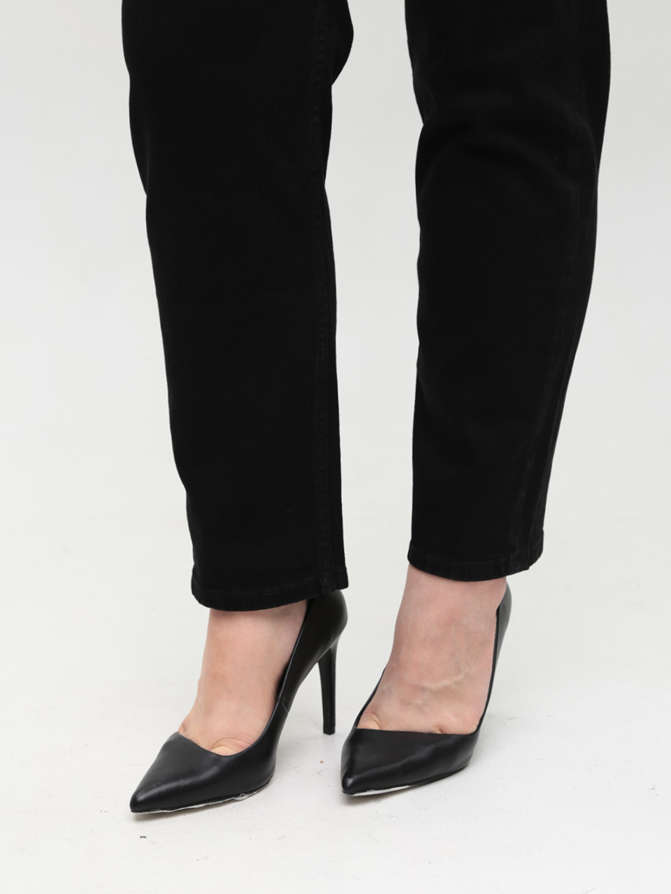 Джинси жіночі чорні прямі МОМ 1622-1-B