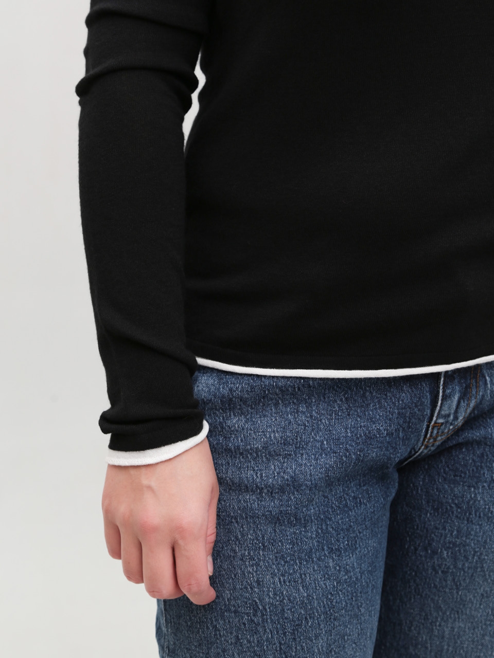 Лонгслів-сітка жіночий тонкий чорний прямий 12252-1-Т