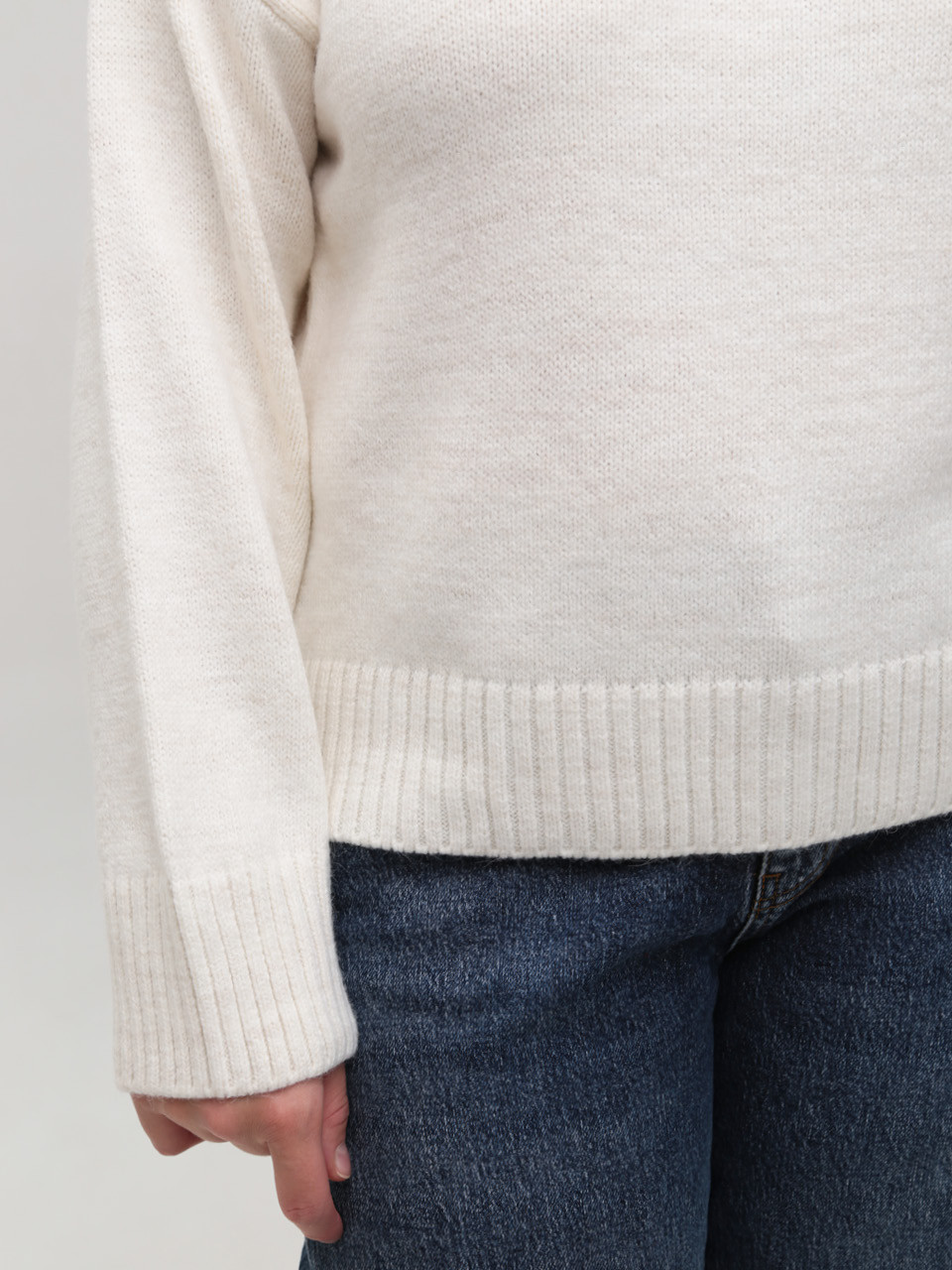 Свитер женский белый укороченный с горлом 8533-2-Т