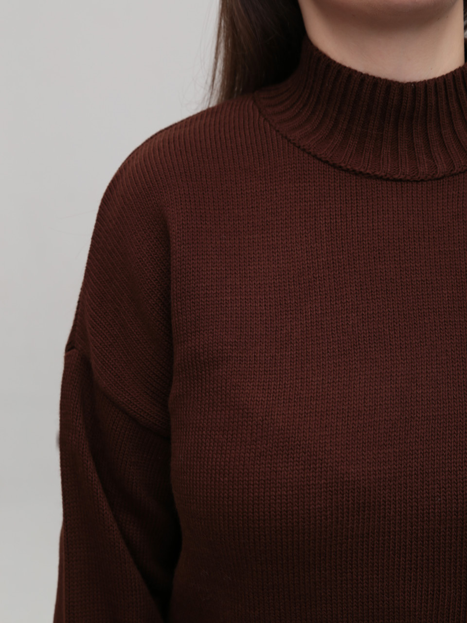 Свитер женский коричневый свободный с горлом 8555-9-Т