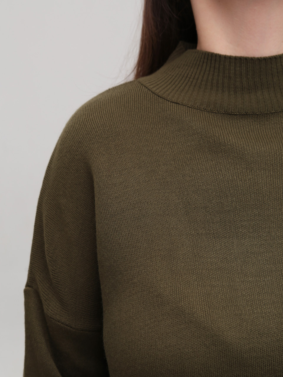 Свитер женский хаки свободный с горлом 10866-8