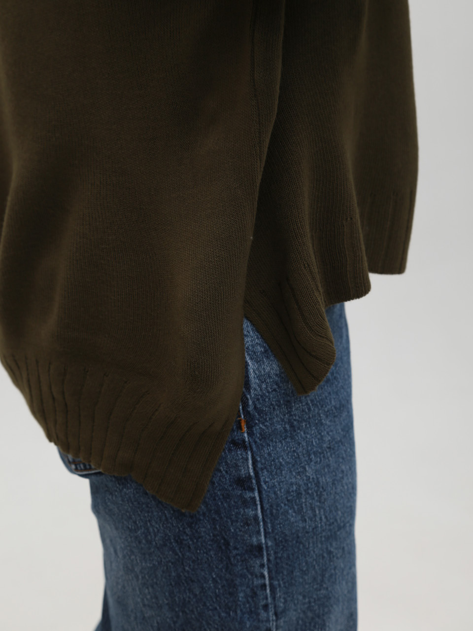 Свитер женский хаки свободный с горлом 10866-8