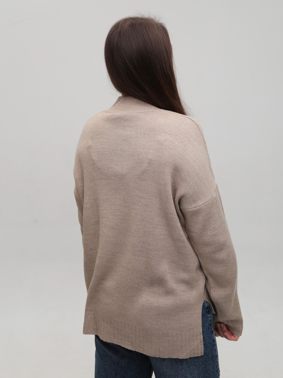 Светр жіночий бежевий вільний з горлом 10866-11