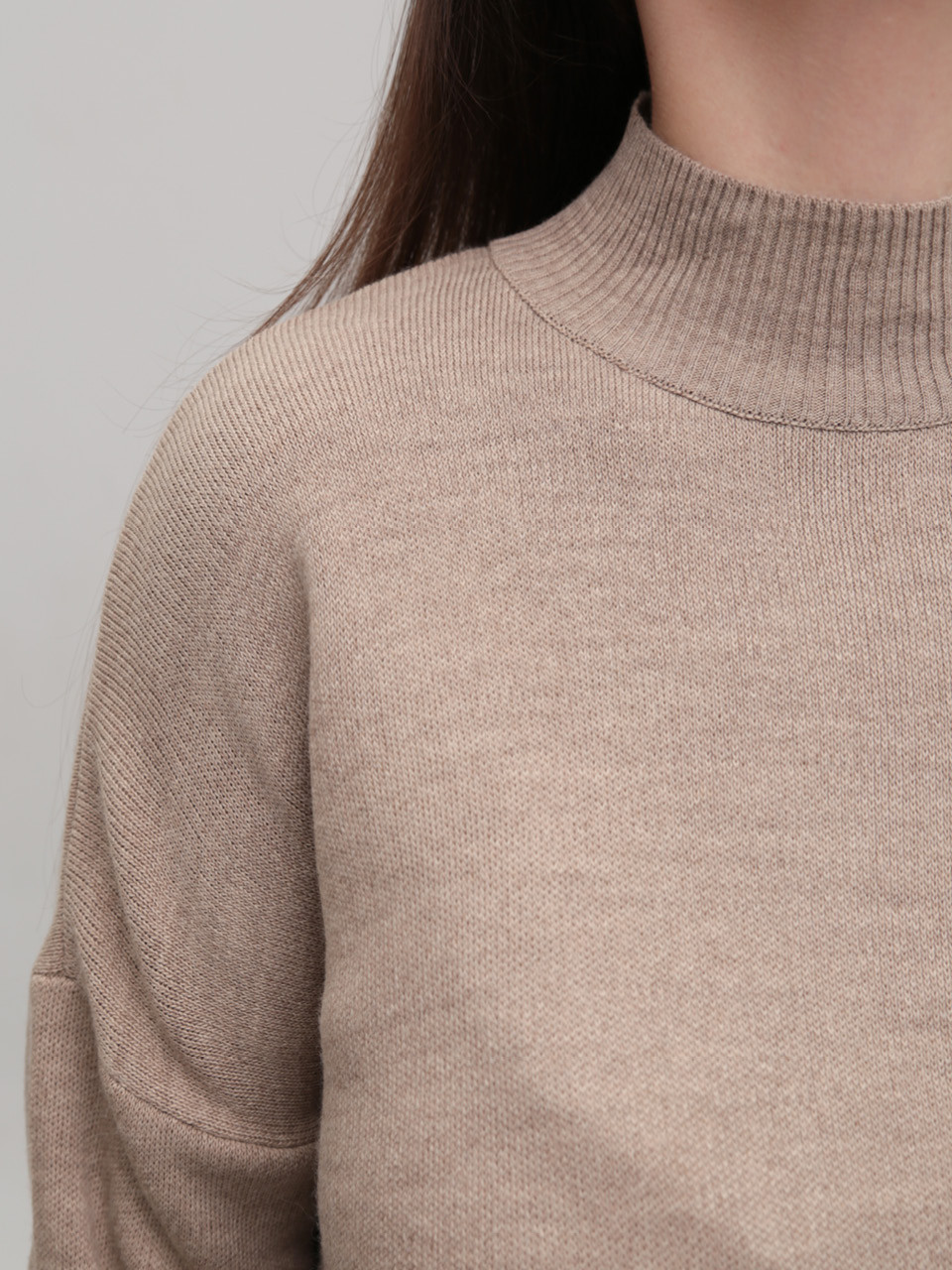 Светр жіночий бежевий вільний з горлом 10866-11