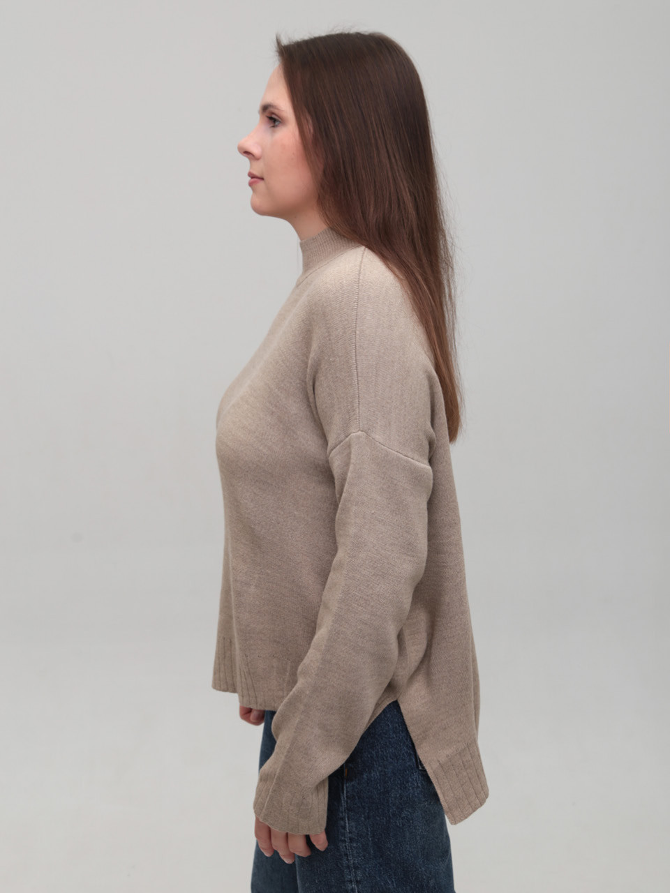 Светр жіночий бежевий вільний з горлом 10866-11