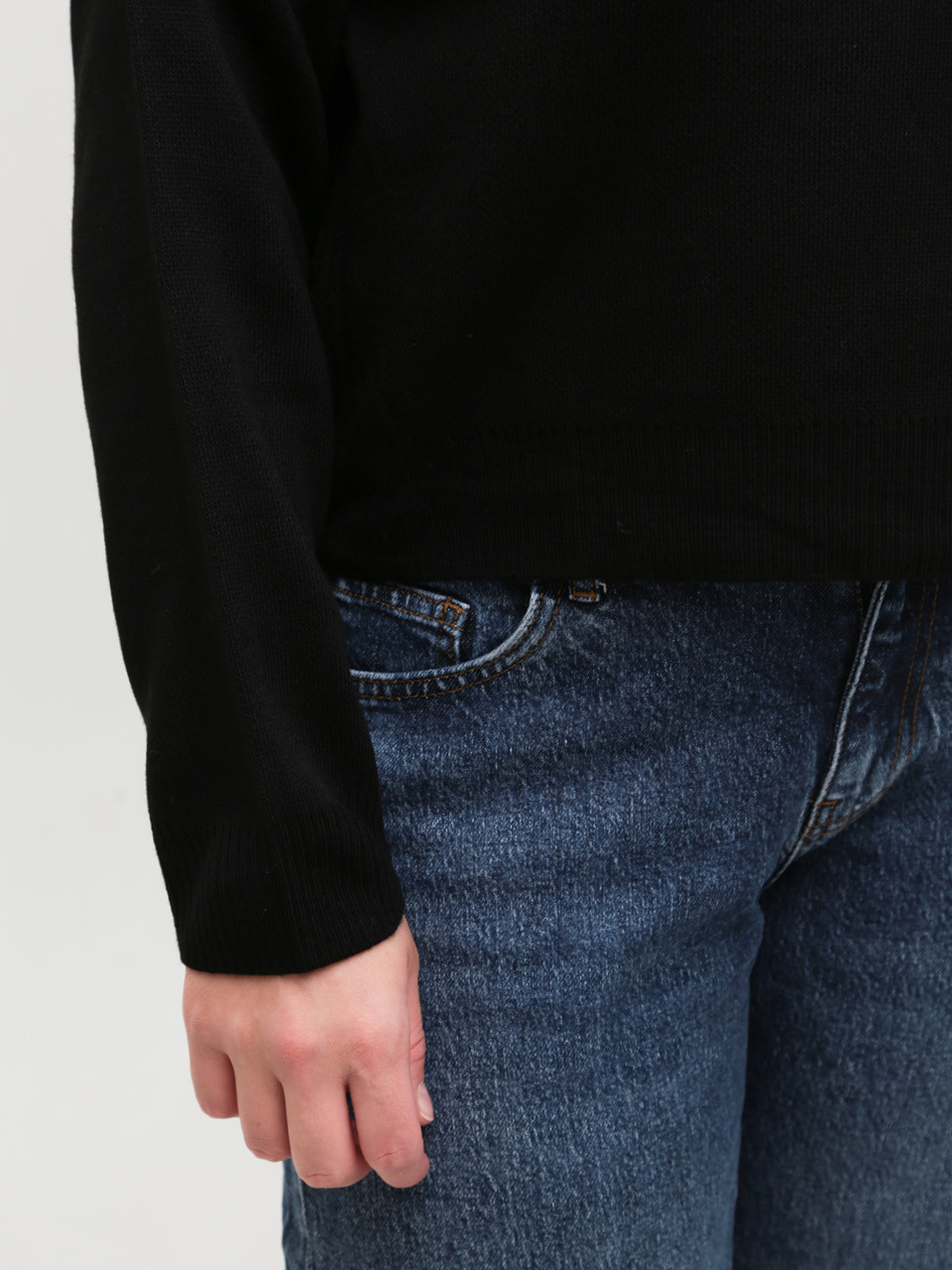 Свитер женский черный укороченный 12249-1-Т