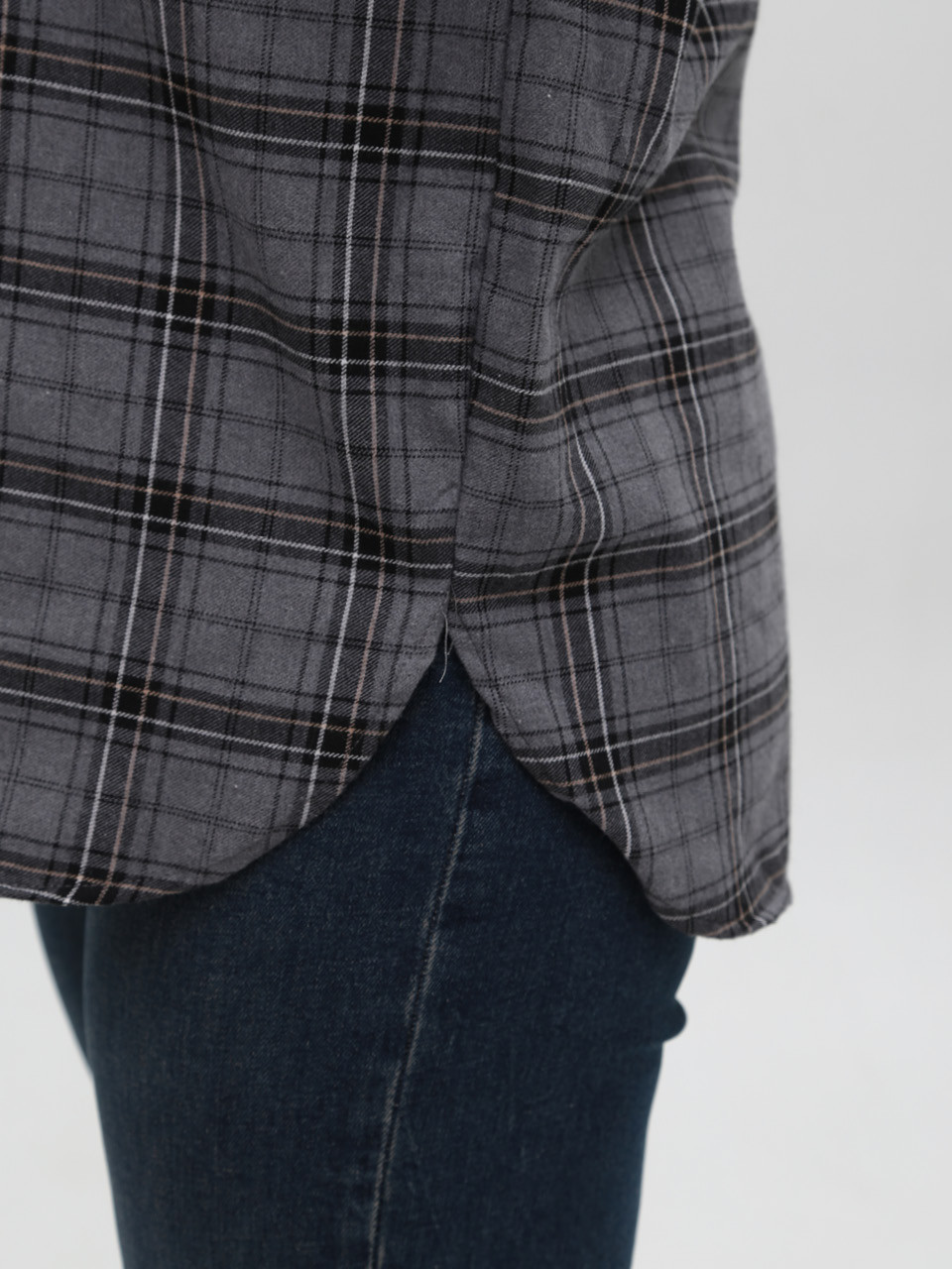 Сорочка жіноча в клітинку сіра тонка 145-3