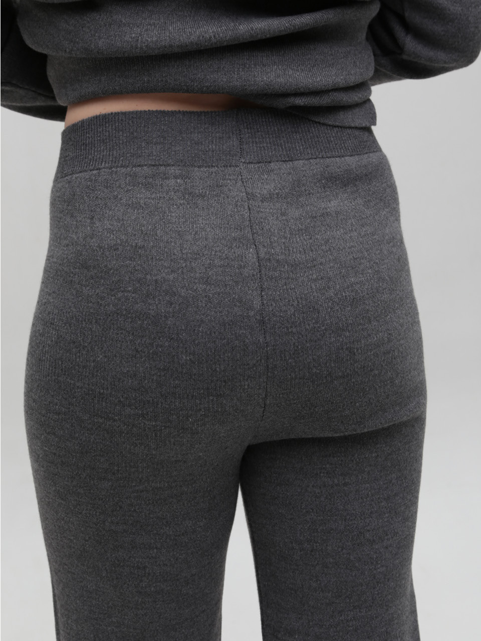 Костюм жіночий в'язаний сірий светр із брюками 10998-3