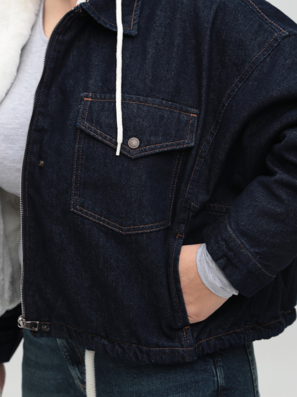 Куртка женская джинсовая с мехом внутри синяя укороченная 518-2