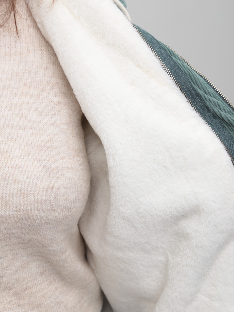 Куртка женская вельветовая с мехом ментоловая укороченная 518-5