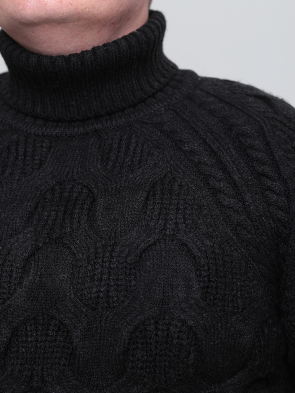 Свитер мужской черный шерстяной вязанный с горлом 230-658-4