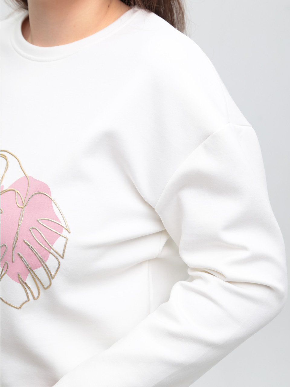 Жіночий лонгслів білий вільний з принтом 529-2