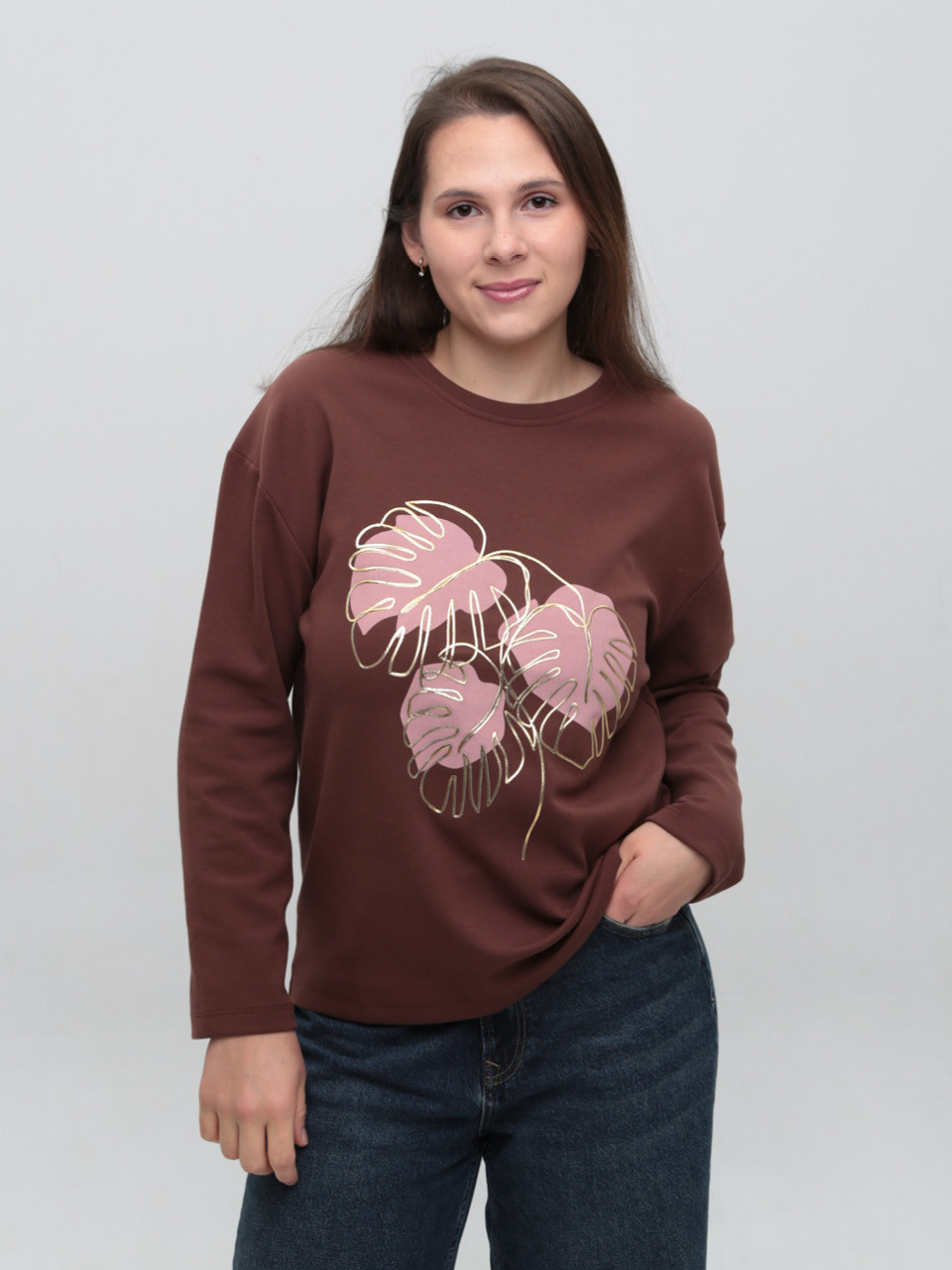 Жіночий лонгслів коричневий вільний з принтом 529-5