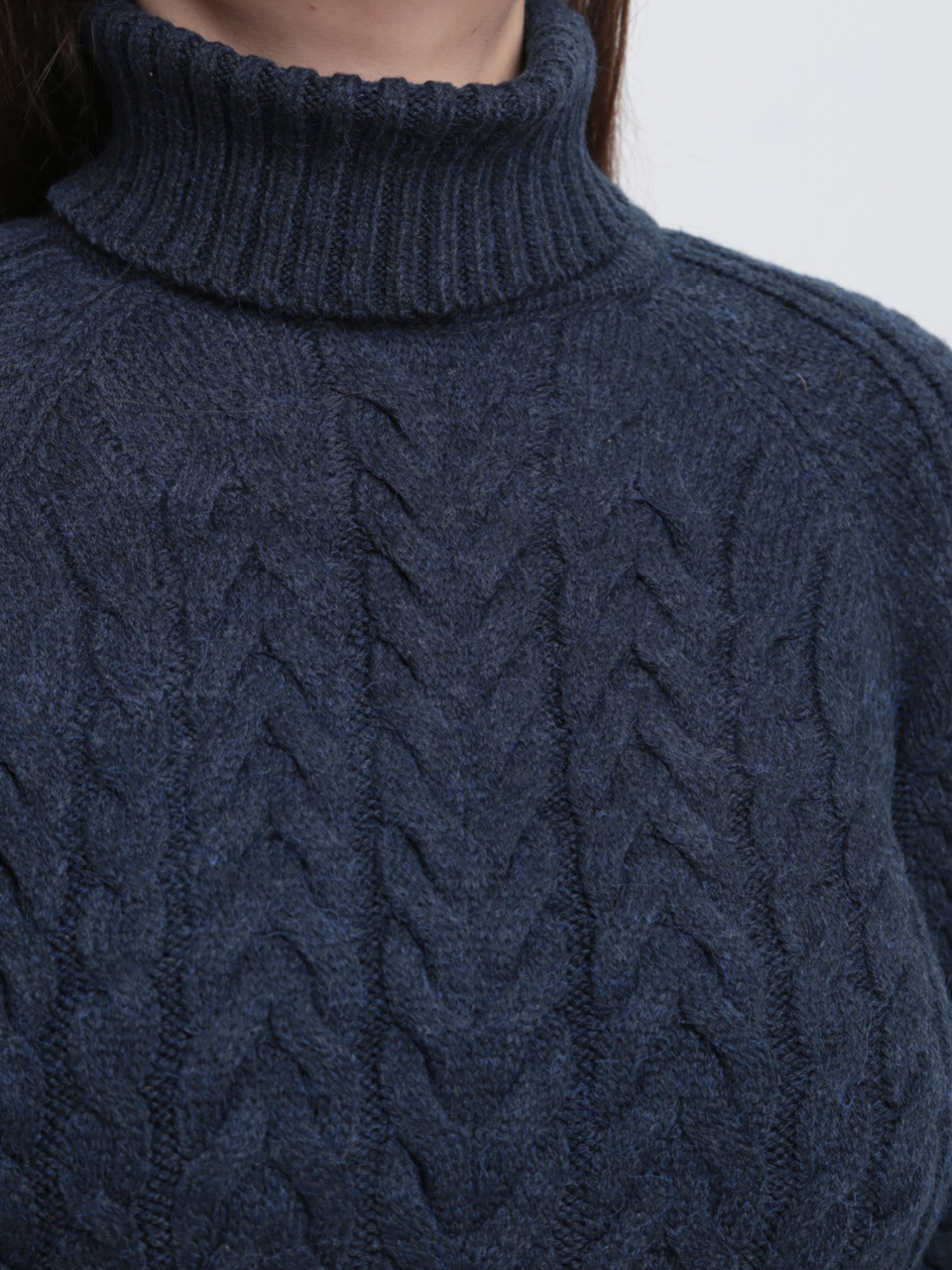 Жіночий светр темно-синій вовняний з горлом 130-147/1-2