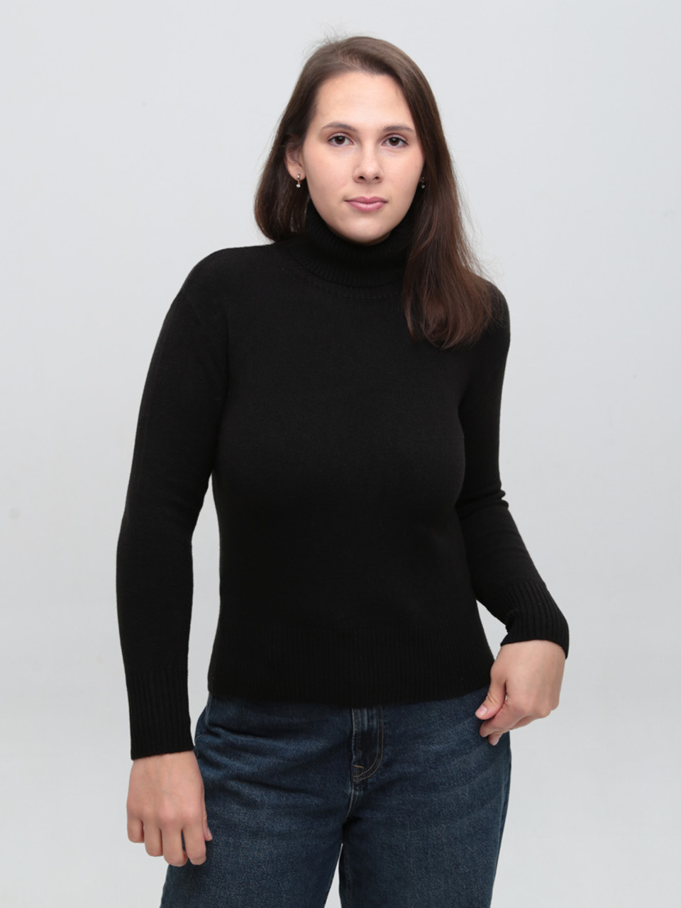 Свитер женский черный с горлом 0500-1