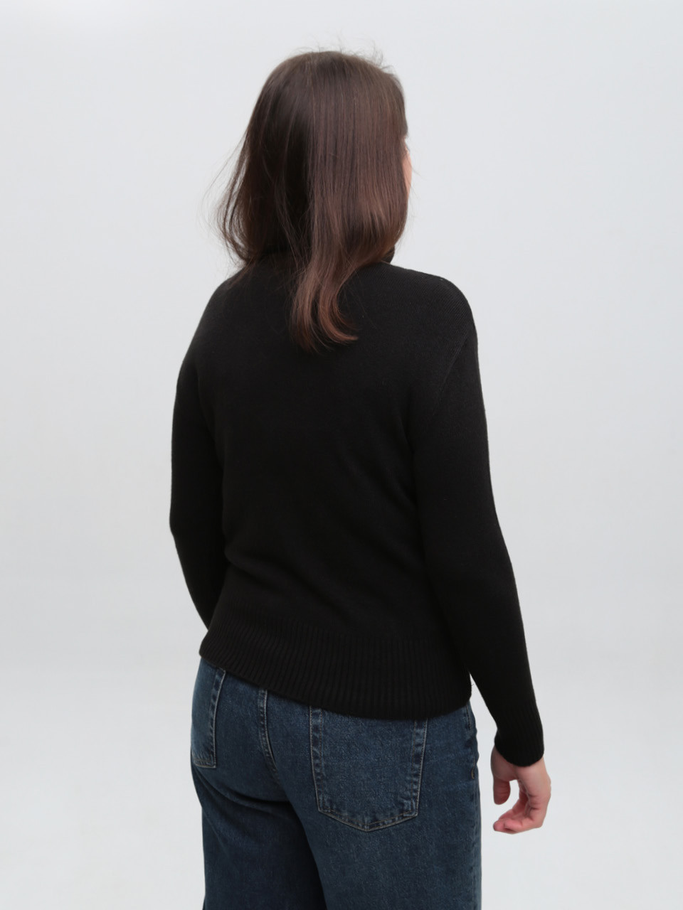Свитер женский черный с горлом 0500-1