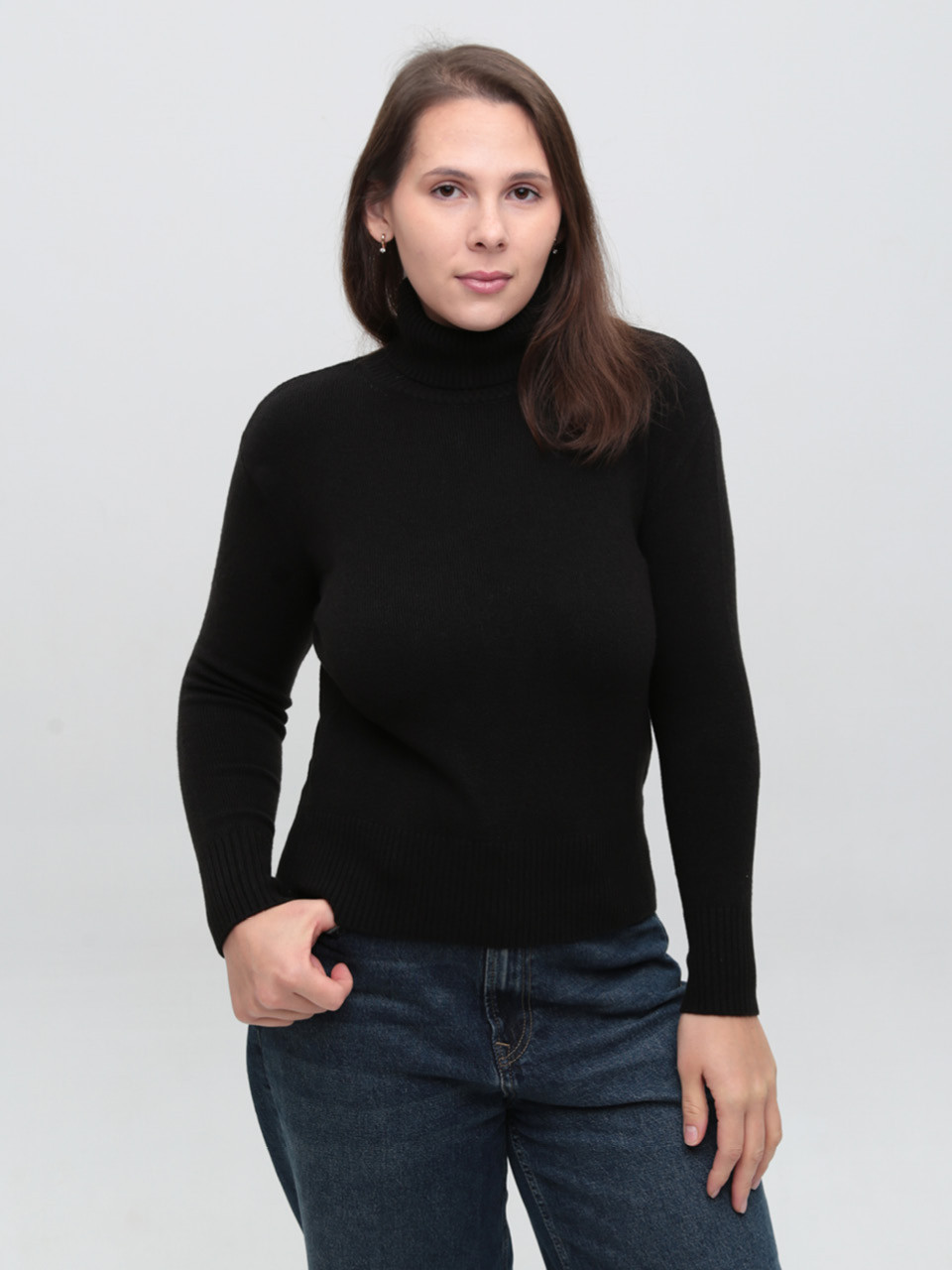 Свитер женский черный с горлом 0500-1