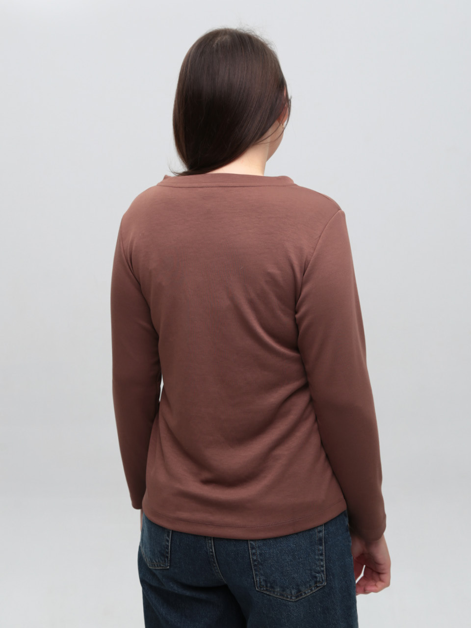 Жіночий лонгслів коричневий з принтом прямий з мисом 543-5-V