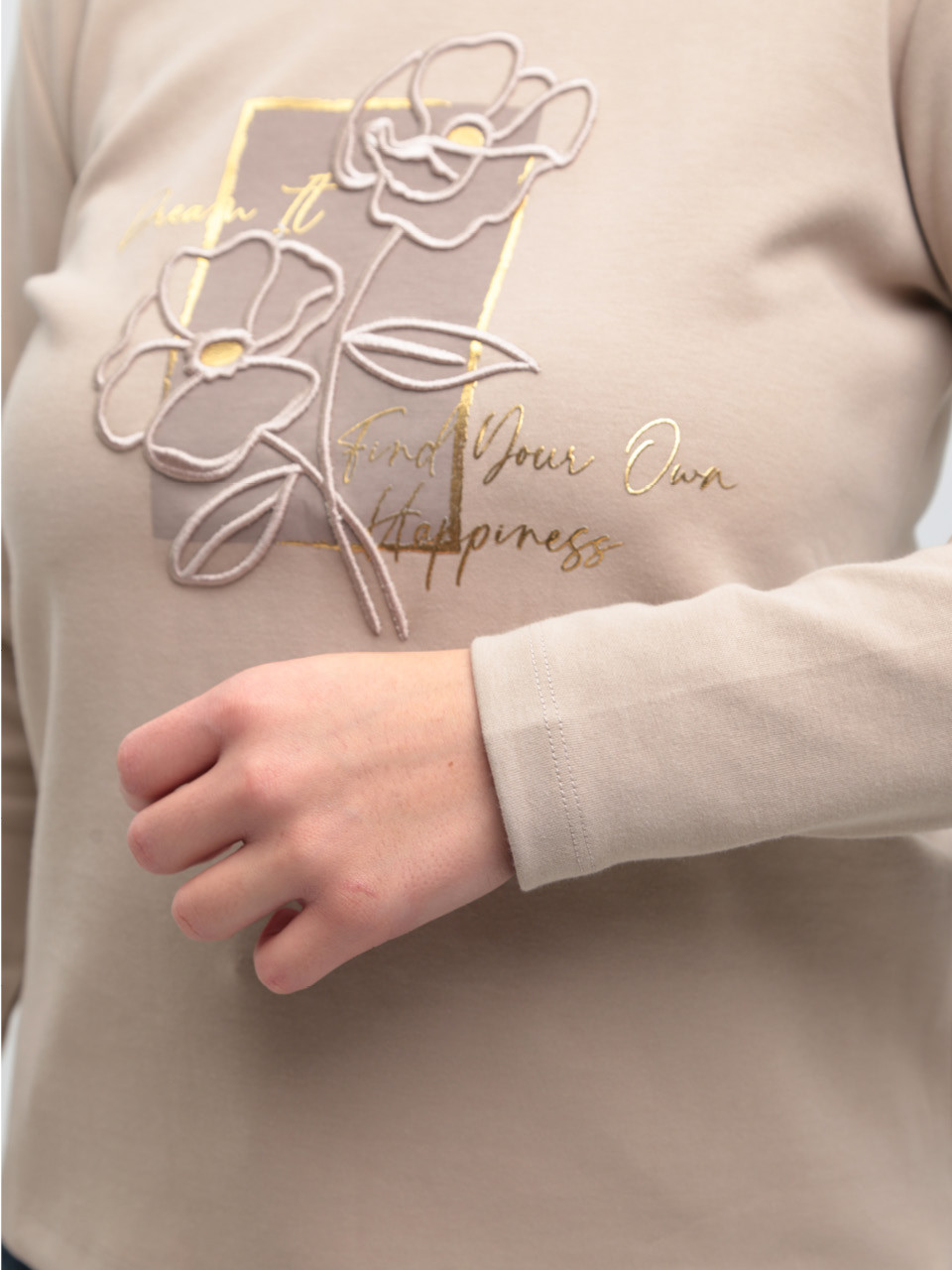 Жіночий лонгслів бежевий з принтом прямий 533-7