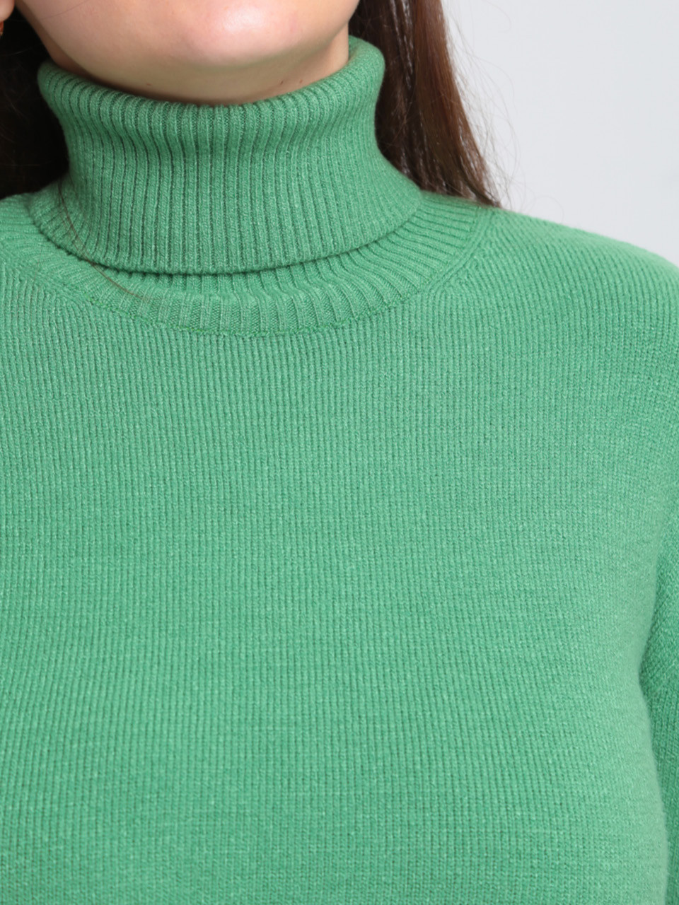 Свитер женский зеленый с горлом 0500-3